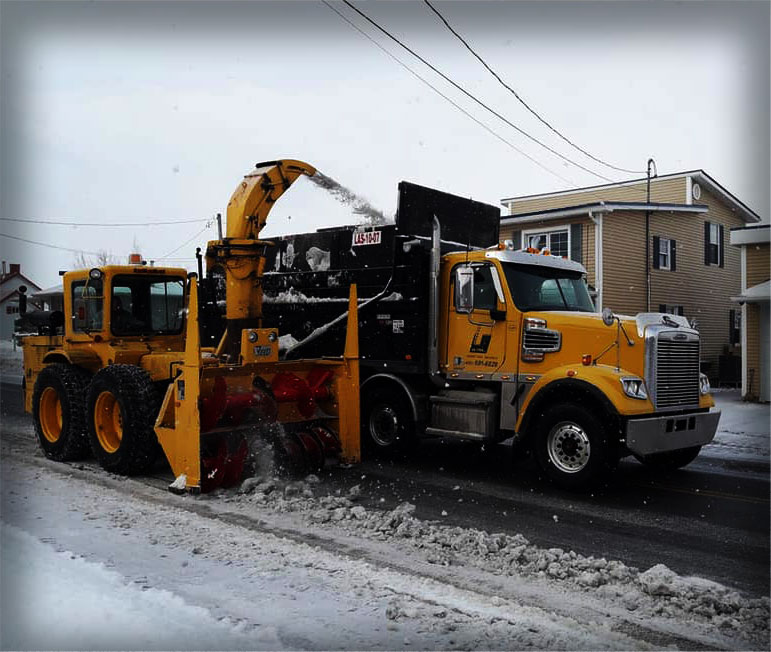 Déneigement avec une souffleuse à neige